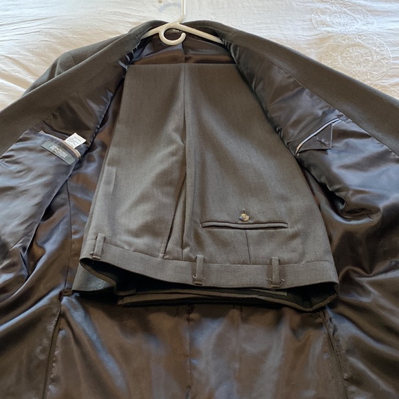 Kenneth Cole Reaction Suit - Picture 3 of 5